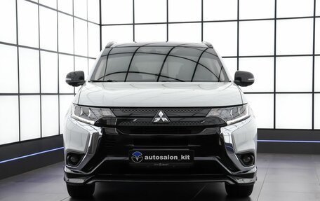Mitsubishi Outlander III рестайлинг 3, 2022 год, 3 509 000 рублей, 2 фотография