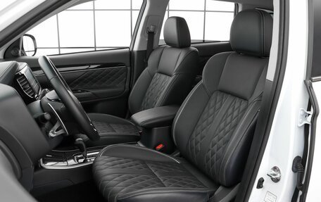 Mitsubishi Outlander III рестайлинг 3, 2022 год, 3 509 000 рублей, 10 фотография