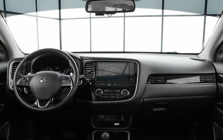 Mitsubishi Outlander III рестайлинг 3, 2022 год, 3 509 000 рублей, 7 фотография