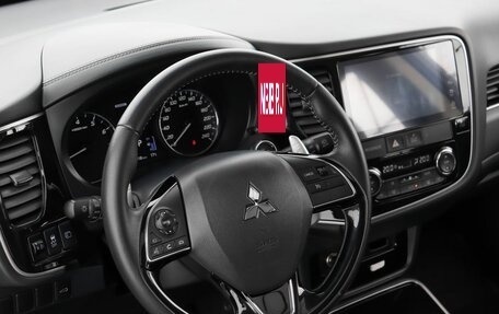 Mitsubishi Outlander III рестайлинг 3, 2022 год, 3 509 000 рублей, 9 фотография