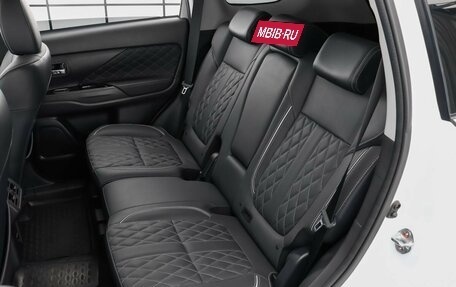 Mitsubishi Outlander III рестайлинг 3, 2022 год, 3 509 000 рублей, 11 фотография