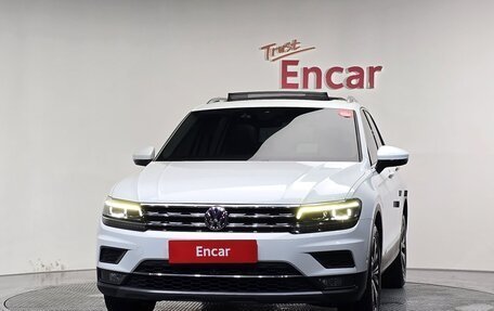 Volkswagen Tiguan II, 2019 год, 1 989 000 рублей, 3 фотография
