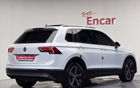 Volkswagen Tiguan II, 2019 год, 1 989 000 рублей, 2 фотография