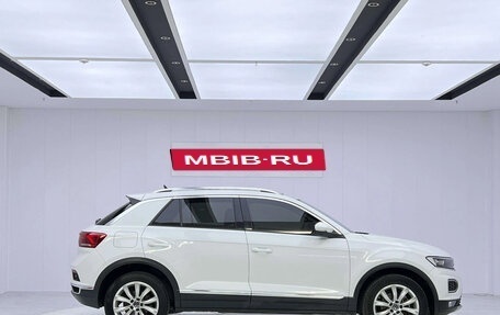 Volkswagen T-Roc I, 2023 год, 1 416 009 рублей, 6 фотография