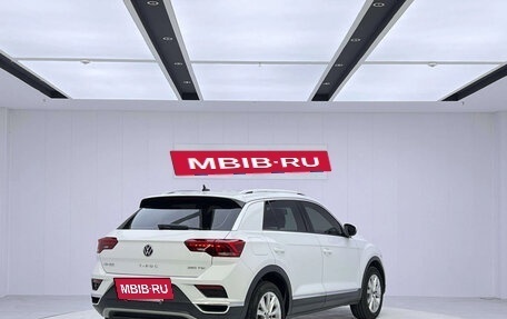 Volkswagen T-Roc I, 2023 год, 1 416 009 рублей, 5 фотография