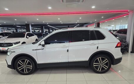Volkswagen Tiguan II, 2023 год, 3 210 000 рублей, 2 фотография