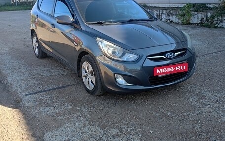 Hyundai Solaris II рестайлинг, 2011 год, 600 000 рублей, 2 фотография
