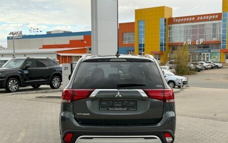 Mitsubishi Outlander III рестайлинг 3, 2020 год, 2 550 000 рублей, 6 фотография