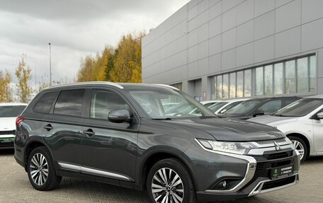 Mitsubishi Outlander III рестайлинг 3, 2020 год, 2 550 000 рублей, 2 фотография