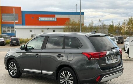 Mitsubishi Outlander III рестайлинг 3, 2020 год, 2 550 000 рублей, 5 фотография