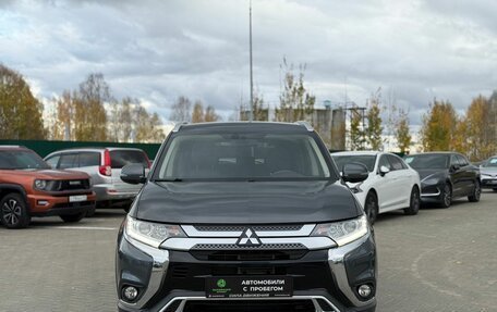 Mitsubishi Outlander III рестайлинг 3, 2020 год, 2 550 000 рублей, 3 фотография