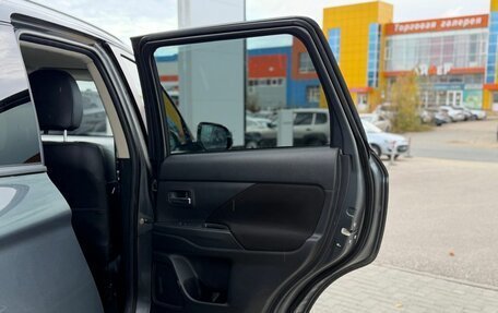 Mitsubishi Outlander III рестайлинг 3, 2020 год, 2 550 000 рублей, 10 фотография