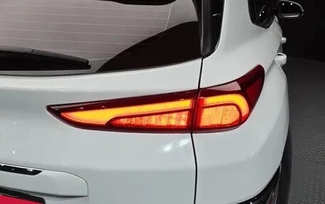 Hyundai Kona I, 2023 год, 1 380 000 рублей, 5 фотография