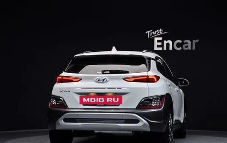 Hyundai Kona I, 2023 год, 1 380 000 рублей, 3 фотография