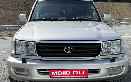Toyota Land Cruiser 100 рестайлинг 2, 2002 год, 2 000 000 рублей, 5 фотография