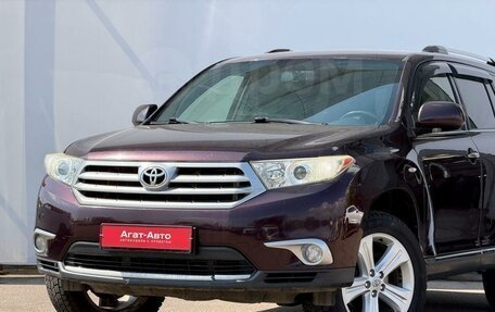 Toyota Highlander III, 2013 год, 2 290 000 рублей, 2 фотография