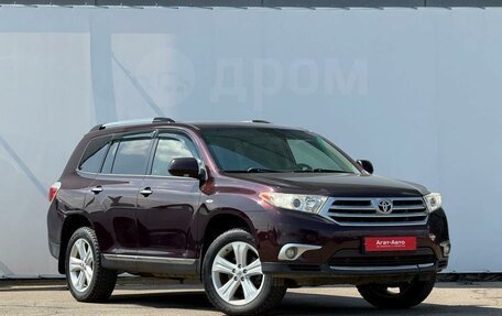 Toyota Highlander III, 2013 год, 2 290 000 рублей, 4 фотография