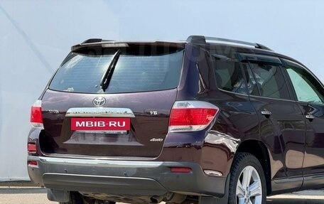Toyota Highlander III, 2013 год, 2 290 000 рублей, 10 фотография