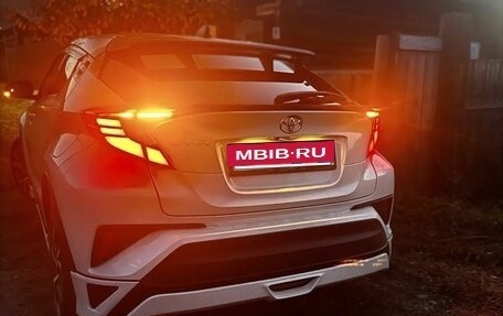 Toyota C-HR I рестайлинг, 2020 год, 2 500 000 рублей, 4 фотография