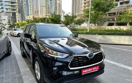 Toyota Highlander, 2023 год, 5 400 000 рублей, 1 фотография