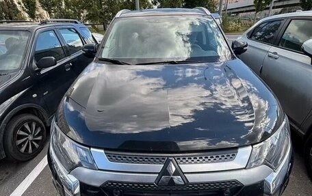 Mitsubishi Outlander III рестайлинг 3, 2019 год, 2 600 000 рублей, 1 фотография