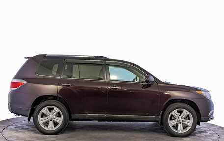 Toyota Highlander III, 2013 год, 1 995 000 рублей, 4 фотография