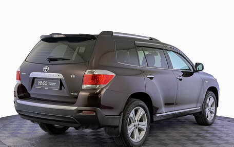 Toyota Highlander III, 2013 год, 1 995 000 рублей, 5 фотография