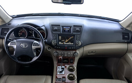 Toyota Highlander III, 2013 год, 1 995 000 рублей, 14 фотография