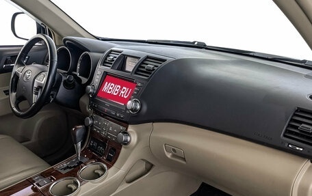 Toyota Highlander III, 2013 год, 1 995 000 рублей, 13 фотография