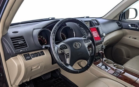 Toyota Highlander III, 2013 год, 1 995 000 рублей, 15 фотография