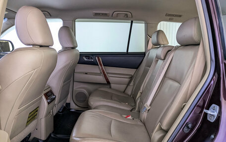 Toyota Highlander III, 2013 год, 1 995 000 рублей, 18 фотография