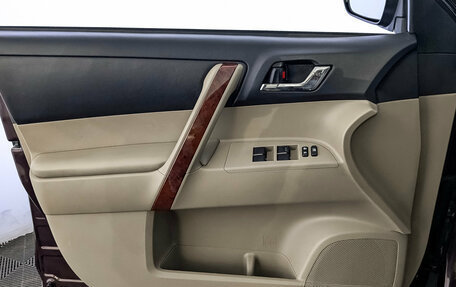 Toyota Highlander III, 2013 год, 1 995 000 рублей, 19 фотография