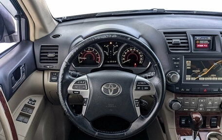 Toyota Highlander III, 2013 год, 1 995 000 рублей, 22 фотография