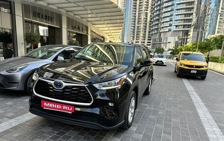 Toyota Highlander, 2023 год, 5 400 000 рублей, 2 фотография