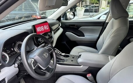 Toyota Highlander, 2023 год, 5 400 000 рублей, 8 фотография