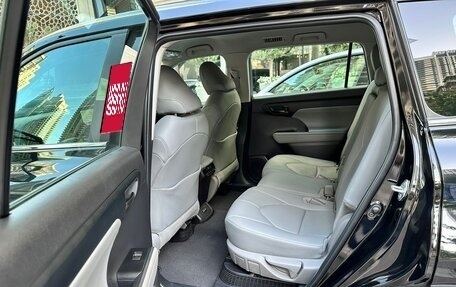 Toyota Highlander, 2023 год, 5 400 000 рублей, 9 фотография
