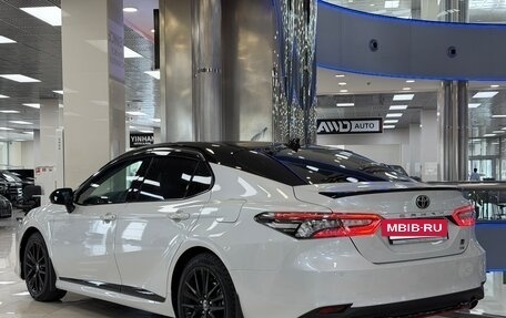 Toyota Camry, 2021 год, 3 745 000 рублей, 2 фотография