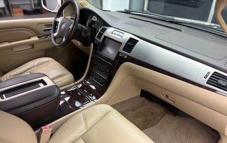 Cadillac Escalade III, 2011 год, 1 599 000 рублей, 31 фотография