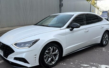 Hyundai Sonata VIII, 2021 год, 2 400 000 рублей, 2 фотография