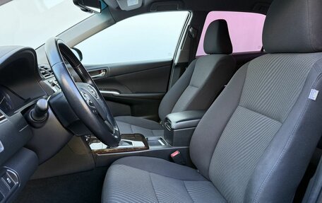 Toyota Camry, 2017 год, 2 400 000 рублей, 10 фотография