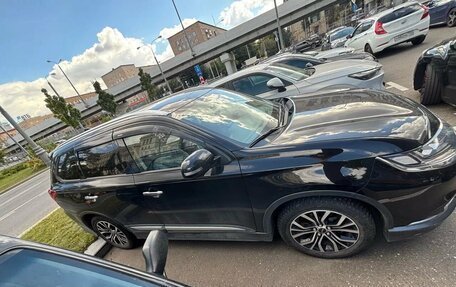Mitsubishi Outlander III рестайлинг 3, 2019 год, 2 600 000 рублей, 3 фотография