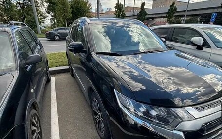 Mitsubishi Outlander III рестайлинг 3, 2019 год, 2 600 000 рублей, 2 фотография
