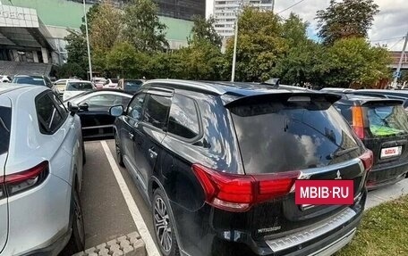 Mitsubishi Outlander III рестайлинг 3, 2019 год, 2 600 000 рублей, 4 фотография