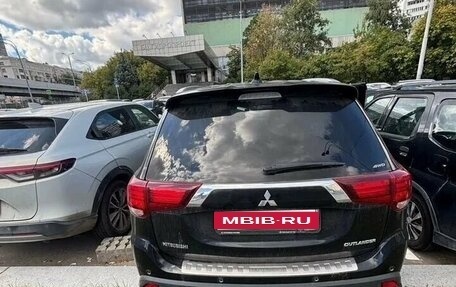 Mitsubishi Outlander III рестайлинг 3, 2019 год, 2 600 000 рублей, 5 фотография