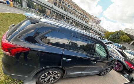 Mitsubishi Outlander III рестайлинг 3, 2019 год, 2 600 000 рублей, 8 фотография