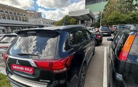 Mitsubishi Outlander III рестайлинг 3, 2019 год, 2 600 000 рублей, 6 фотография