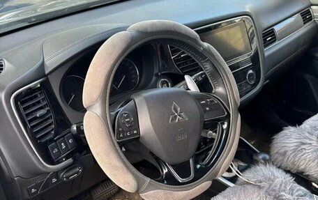 Mitsubishi Outlander III рестайлинг 3, 2019 год, 2 600 000 рублей, 11 фотография