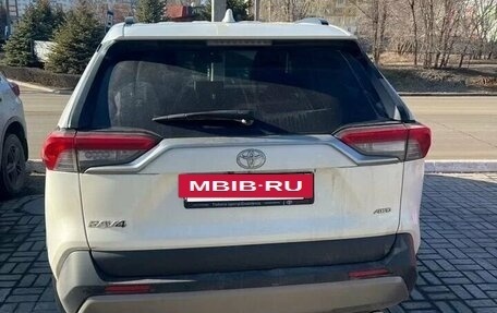 Toyota RAV4, 2022 год, 3 100 000 рублей, 4 фотография