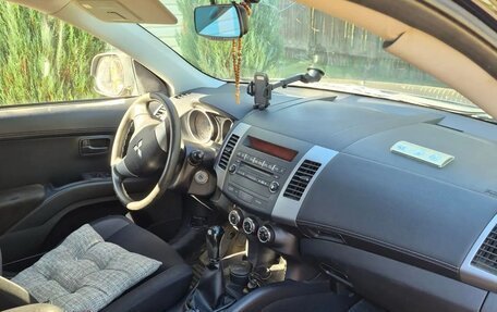 Mitsubishi Outlander III рестайлинг 3, 2011 год, 1 050 000 рублей, 4 фотография
