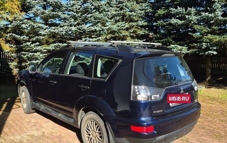 Mitsubishi Outlander III рестайлинг 3, 2011 год, 1 050 000 рублей, 2 фотография